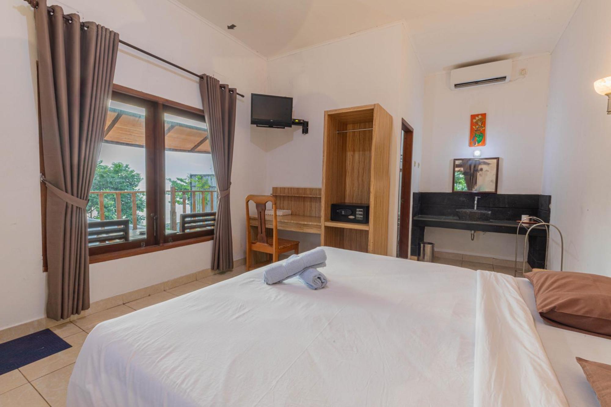 Transit Inn Senggigi Mangsit Exterior foto