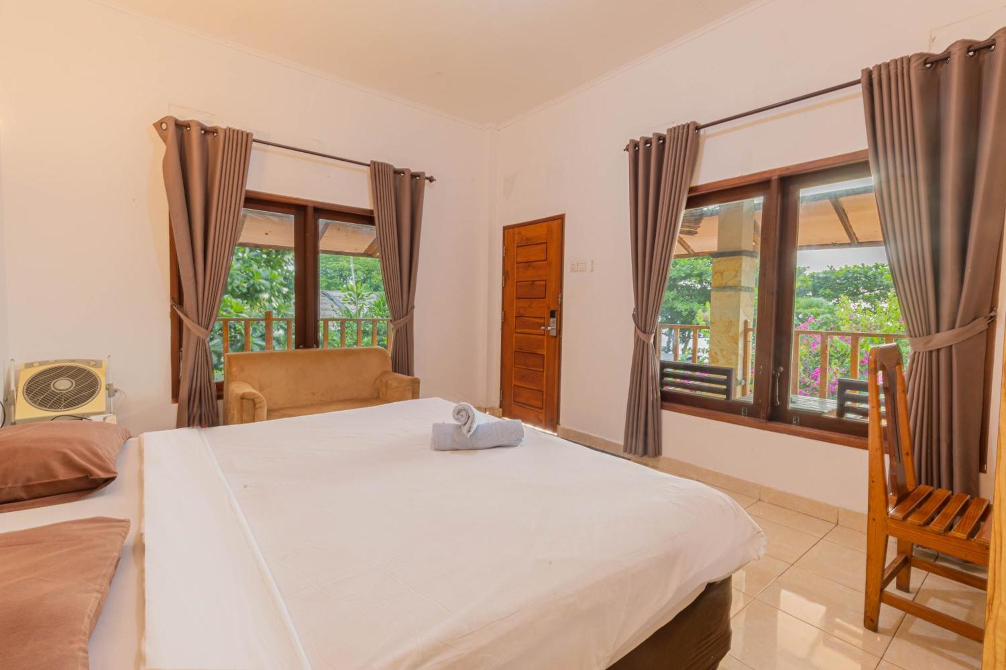 Transit Inn Senggigi Mangsit Exterior foto