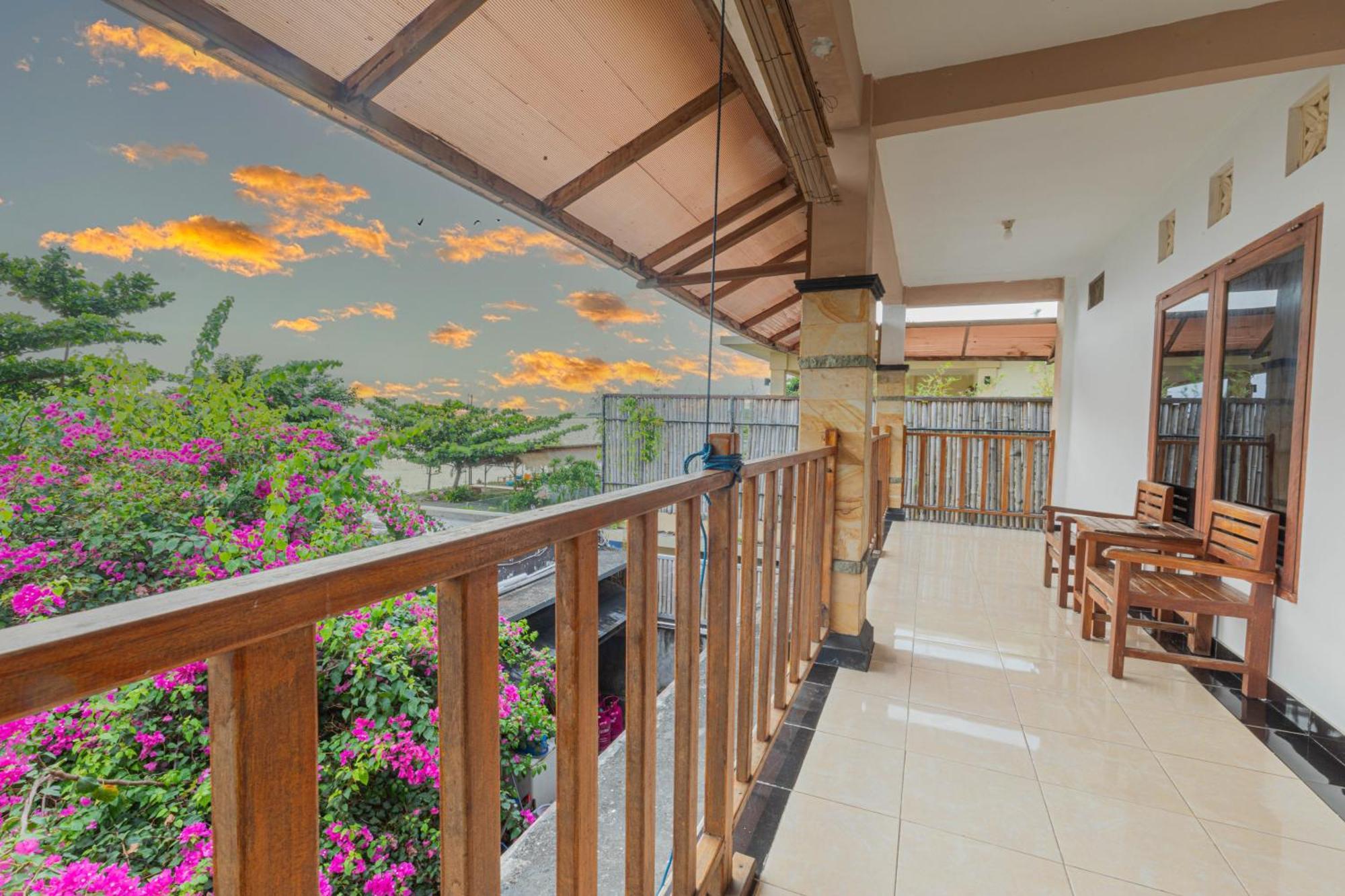 Transit Inn Senggigi Mangsit Exterior foto